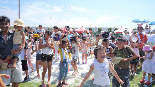 真夏の雪遊び