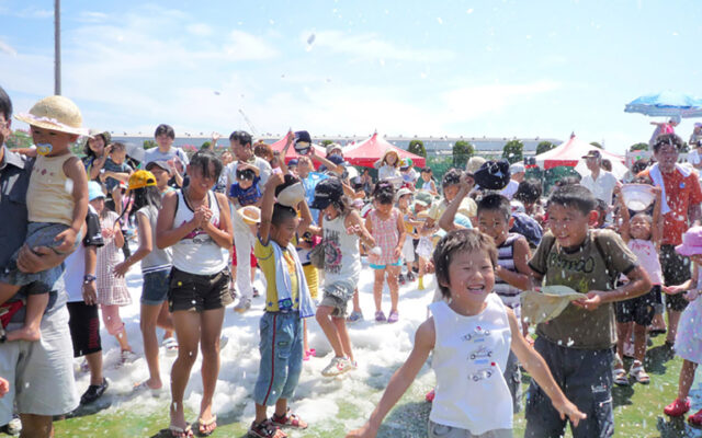 真夏の雪遊び